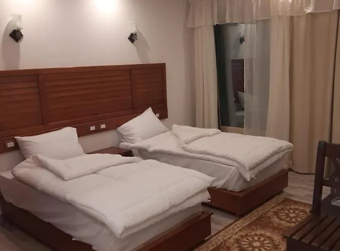 Diamond House 3*